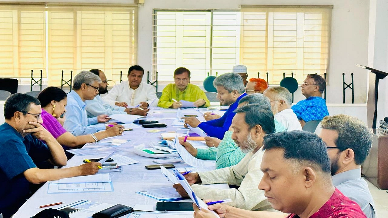 সাইবার সিকিউরিটি অ্যাক্ট বাতিলের দাবি জানিয়েছেন বিএফইউজের নেতৃবৃন্দ। ছবি : কালবেলা