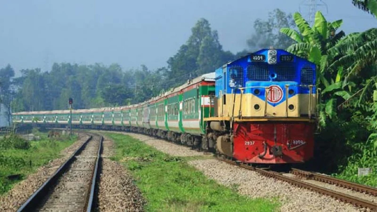 অগ্রিম টিকিটপ্রত্যাশীরা এক ঘণ্টায় রেলের সার্ভারে (হিট) চেষ্টা করেছেন ২ কোটি ২০ লাখ বার। ছবি : সংগৃহীত