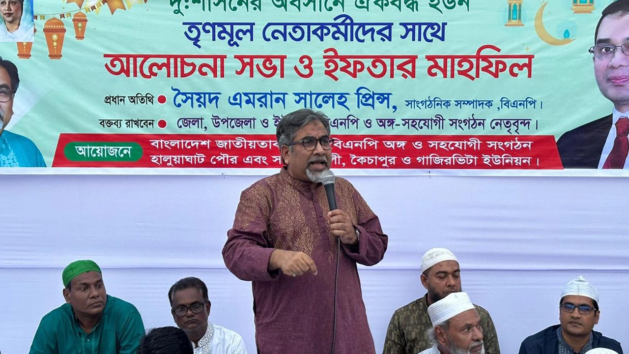 ময়মনসিংহে ইফতার মাহফিলে বক্তব্য দেন এমরান সালেহ প্রিন্স। ছবি : কালবেলা