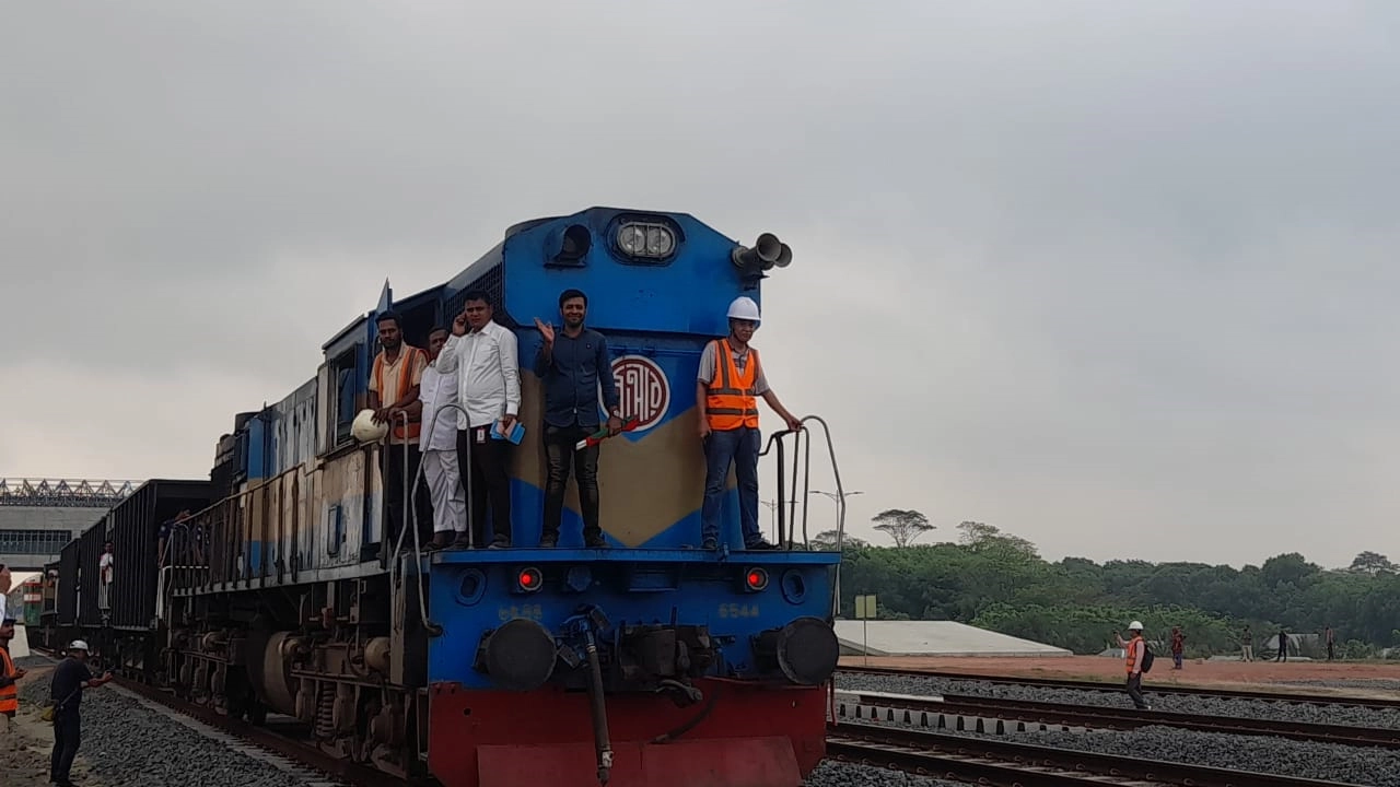 পরীক্ষামূলক মালবাহী দ্রুতগতি সম্পন্ন ট্রায়াল ট্রেন। ছবি : কালবেলা