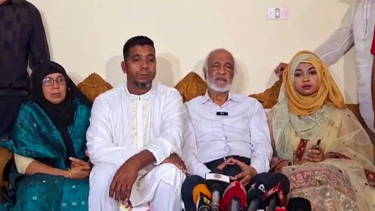শনিবার রাজধানীর মগবাজারে ঢাকা মহানগর দক্ষিণ যুবদলের সদস্যসচিব রবিউল ইসলাম নয়নের বাসায় পরিবারের সদস্যদের সান্ত্বনা দেওয়ার সময় সাংবাদিকদের সঙ্গে কথা বলেন ড. আবদুল মঈন খান।