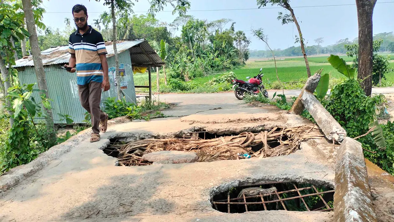সেতু যেন মরণ ফাঁদ। ছবি : কালবেলা