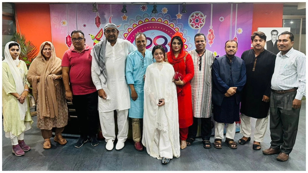 নির্মাতা এস এ হক অলিক, অভিনেত্রী শাহনূর ও শিশু শিল্পী সিমরিন লুবাবা। ছবি : সংগৃহীত