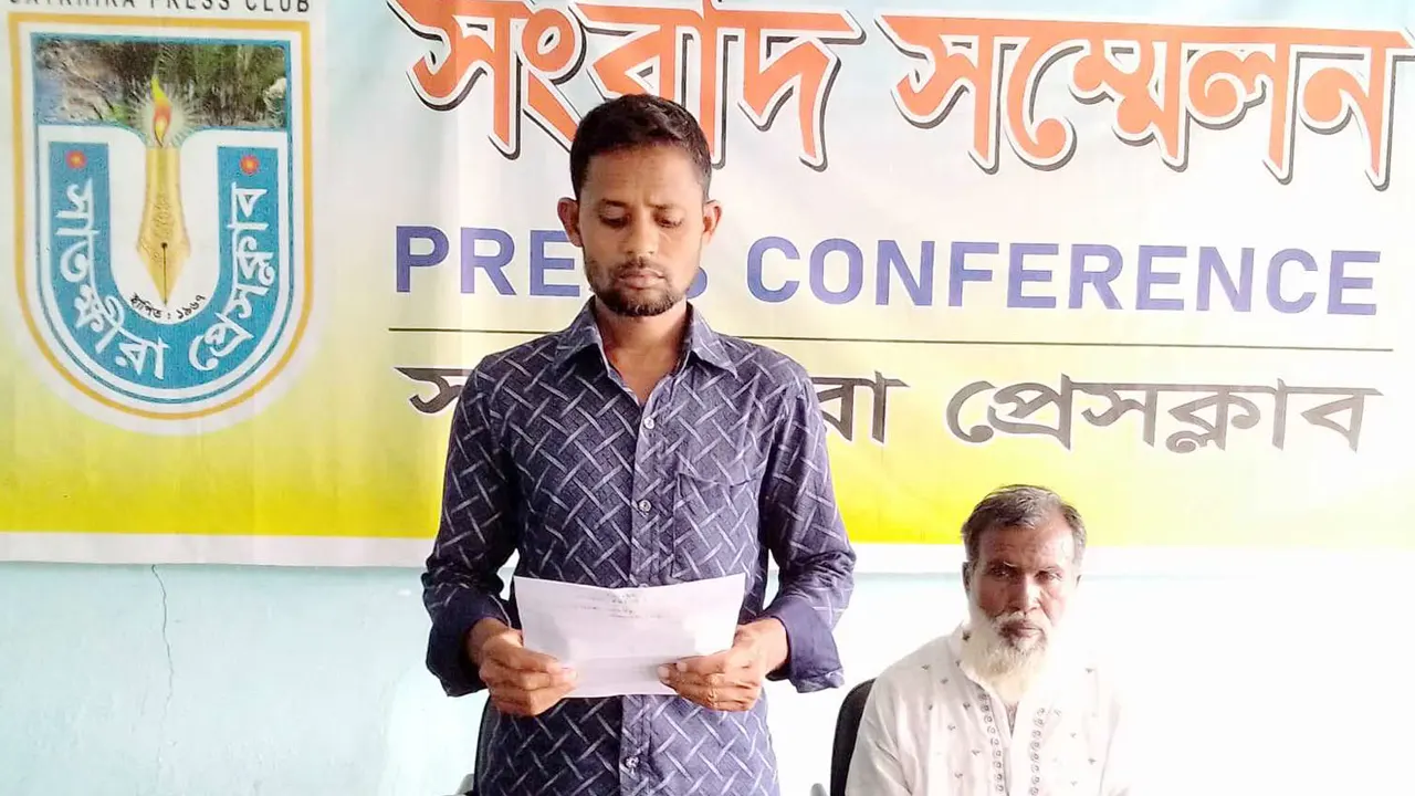 সংবাদ সম্মেলনে লিখিত বক্তব্য রাখেন আবু আবদুল্যাহ। ছবি : কালবেলা