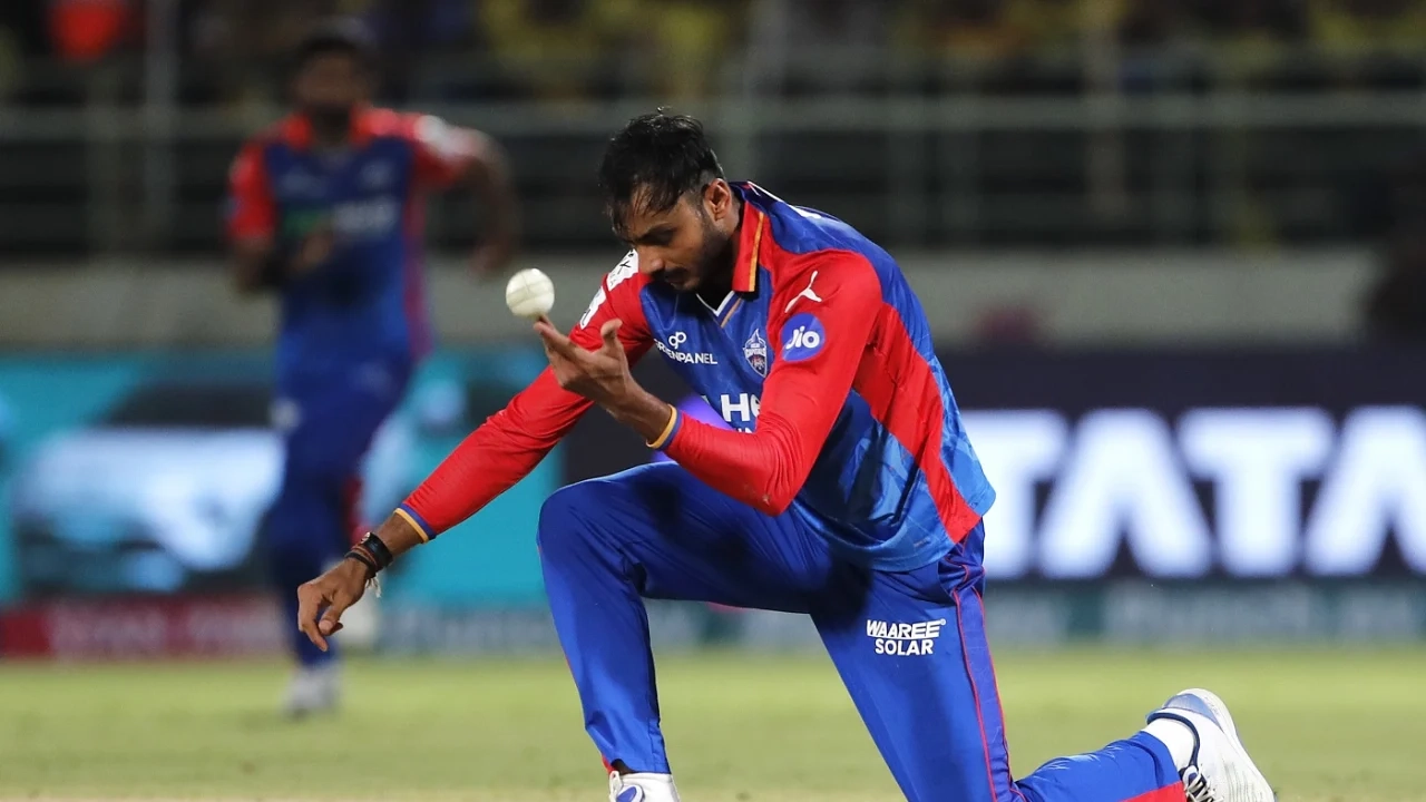 উইকেট নেওয়ার পর আক্সার প্যাটেলের উদযাপন। ছবি : সংগৃহীত