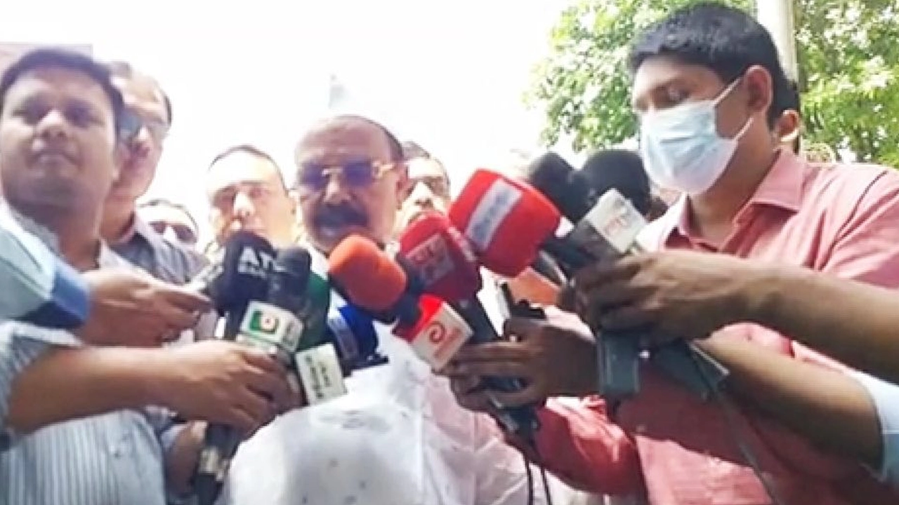 বক্তব্য রাখছেন গয়েশ্বর চন্দ্র রায়। ছবি : কালবেলা