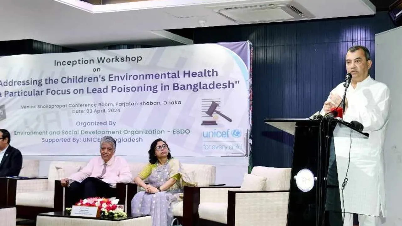 পর্যটন ভবনে পরিবেশ ও সামাজিক উন্নয়ন সংস্থা আয়োজিত কর্মশালায় পরিবেশ, বন ও জলবায়ু পরিবর্তন মন্ত্রী সাবের হোসেন চৌধুরী। ছবি: কালবেলা