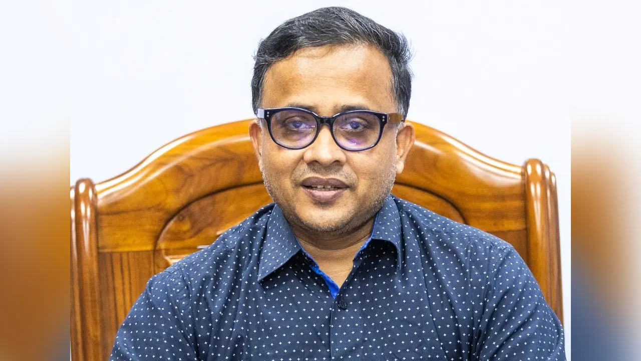 ঢাকা বিশ্ববিদ্যালয়ের (ঢাবি) লেদার ইঞ্জিনিয়ারিং অ্যান্ড টেকনোলজি ইনস্টিটিউটের পরিচালক অধ্যাপক ড. মোহাম্মদ মিজানুর রহমান। ছবি : কালবেলা