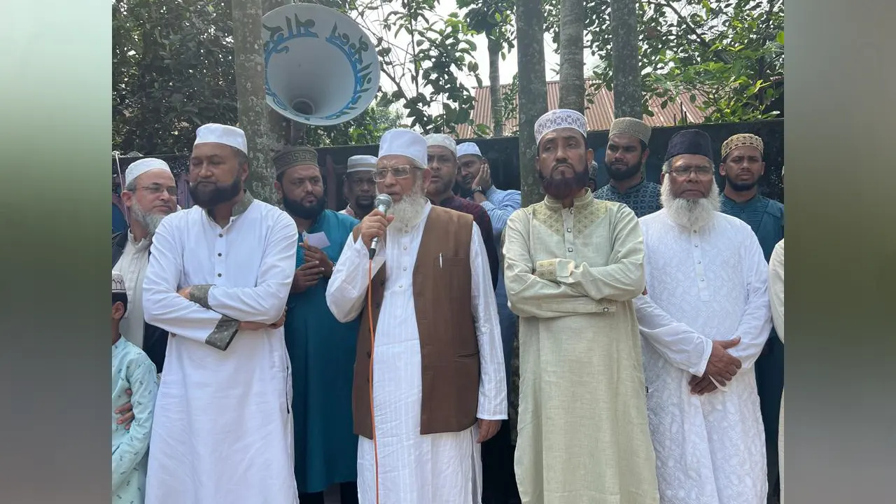 বদরুল হকের জানাজা পূর্ব কথা বলেন জামায়াত নেতা মুহাম্মদ সেলিম উদ্দিন। ছবি : কালবেলা