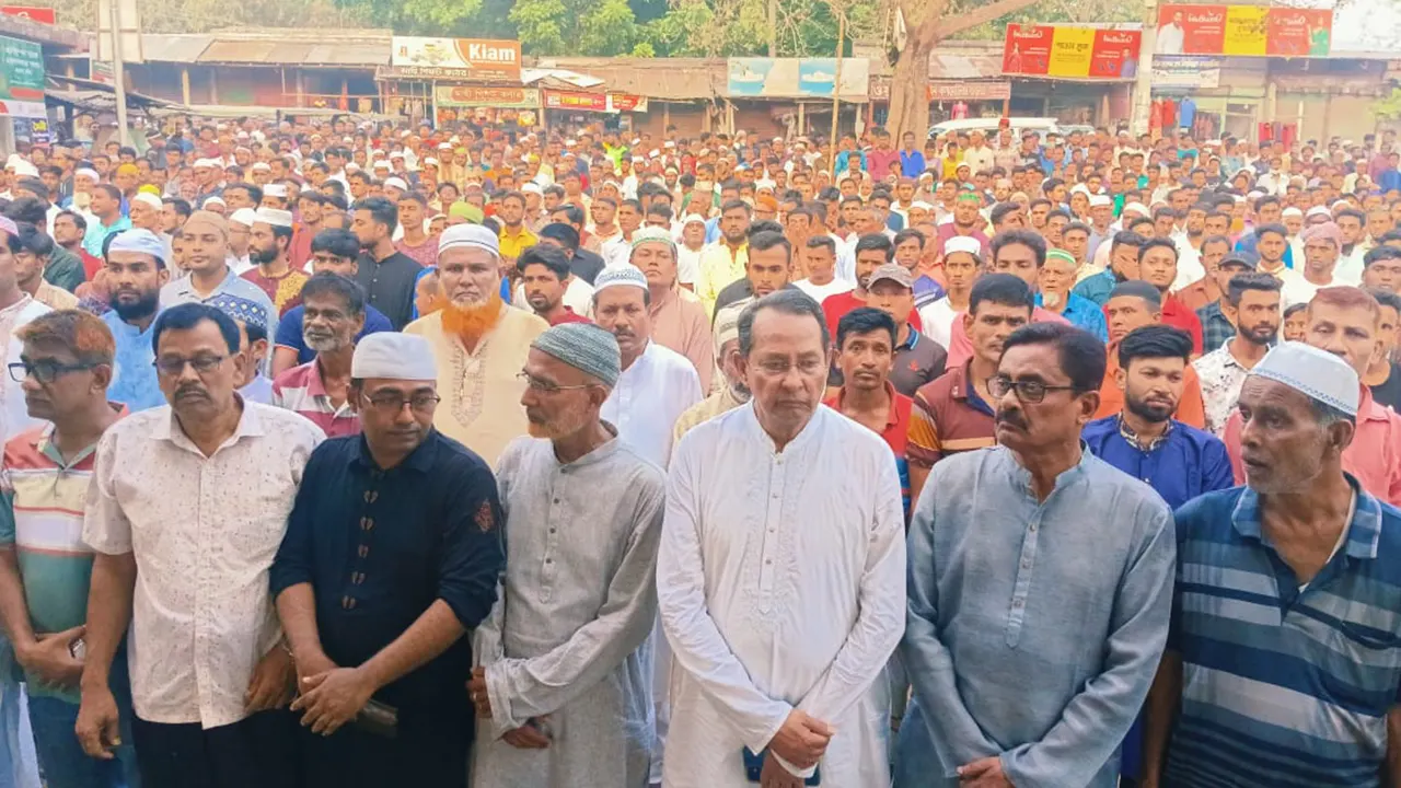 তুষারের জানাজার স্থিরচিত্র। ছবি : কালবেলা