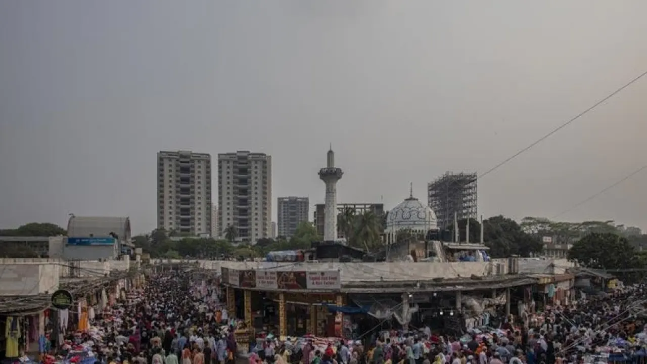 রাজধানীর নিউমার্কেট এলাকা। ছবি : সংগৃহীত