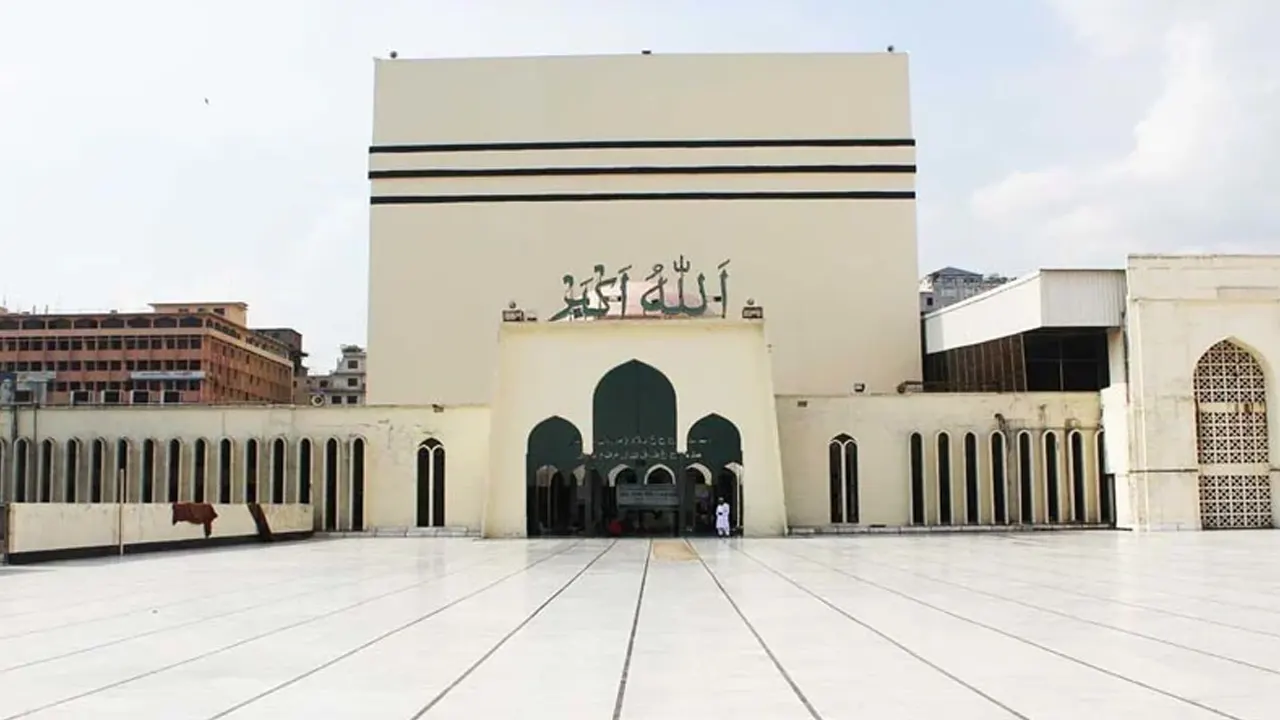 জাতীয় মসজিদ বায়তুল মোকাররম। পুরোনো ছবি