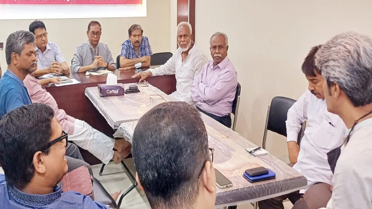 রোববার গণতন্ত্র মঞ্চের কেন্দ্রীয় পরিচালনা পরিষদের সভায় উপস্থিত নেতারা। ছবি : কালবেলা