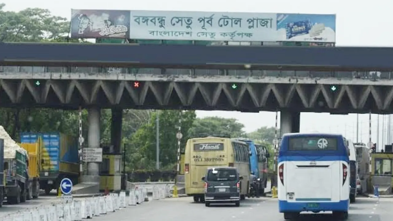 বঙ্গবন্ধু সেতু পূর্ব টোল প্লাজা। পুরোনো ছবি