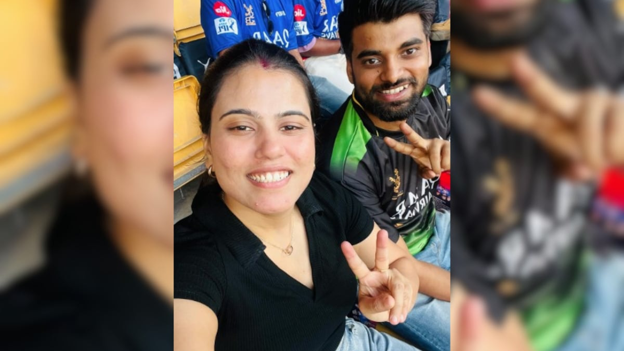 অফিস ফাঁকি দিয়ে আইপিএল দেখতে গেলেন তরুণী। ছবি : সংগৃহীত