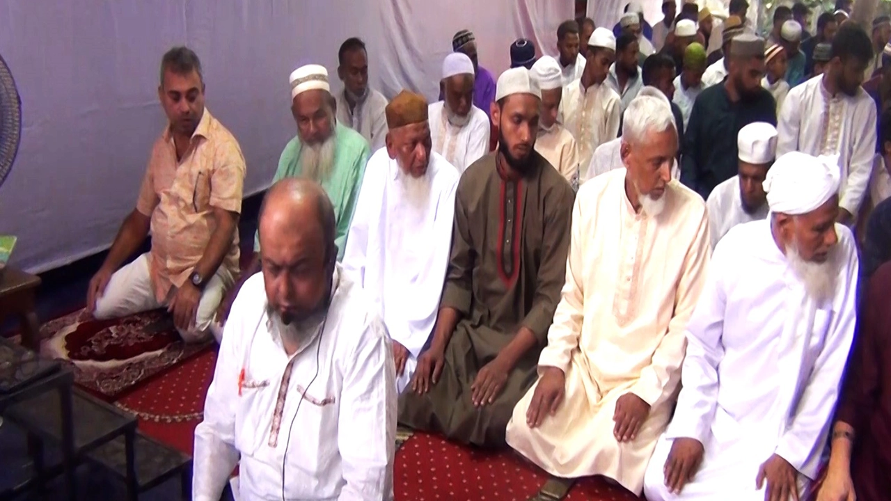 মৌলভীবাজারে ঈদুল ফিতর উদযাপন। ছবি : কালবেলা
