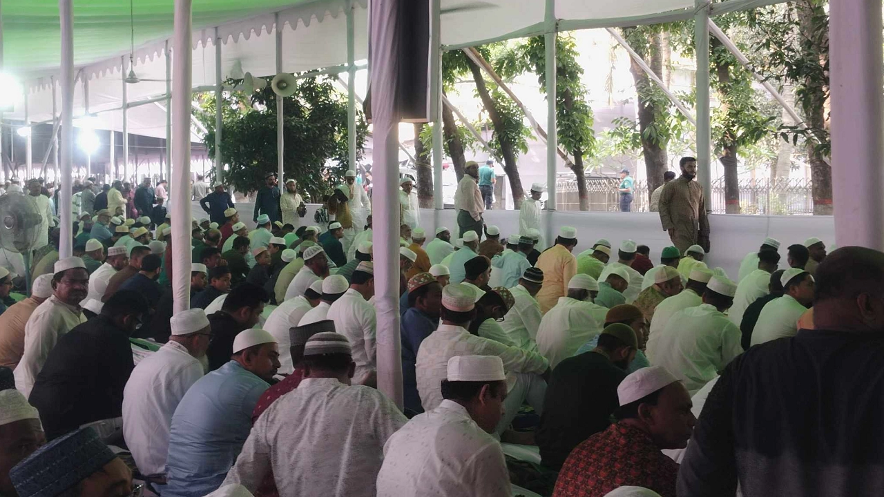 জাতীয় ঈদগাহে ঈদুল ফিতরের প্রধান জামাত অনুষ্ঠিত হয়েছে। ছবি : কালবেলা