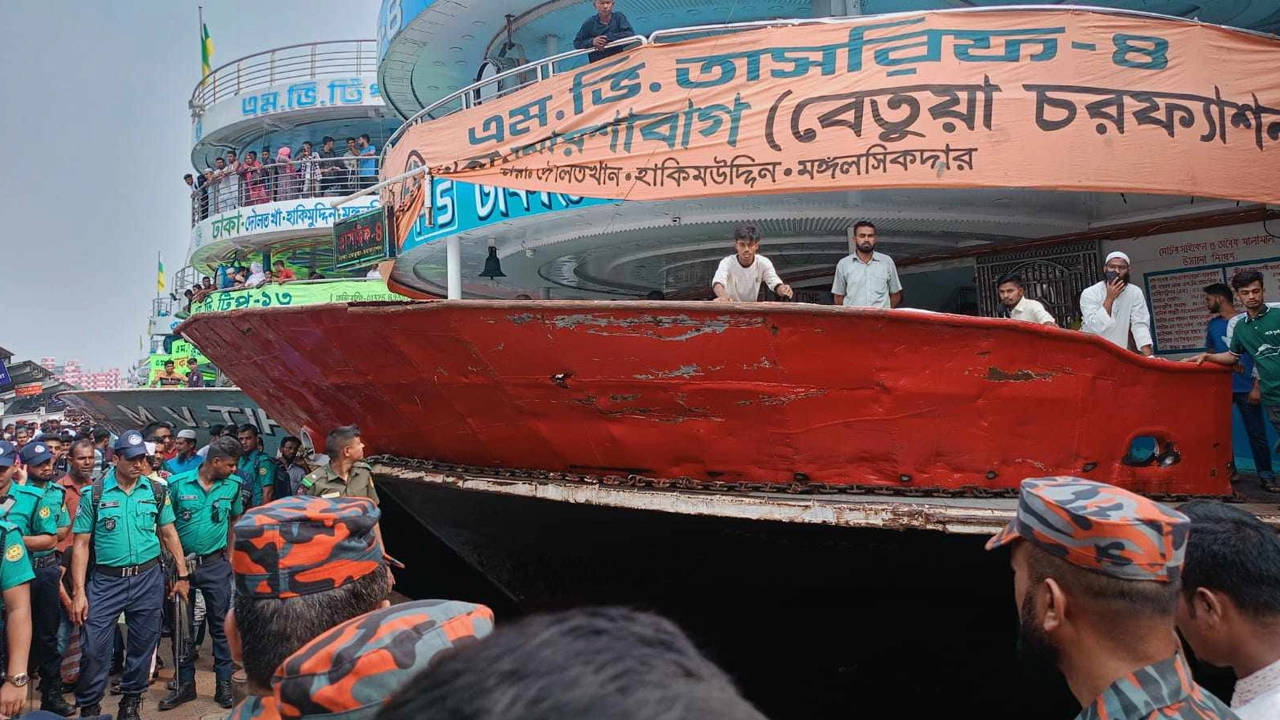এমভি তাসরিফ-৪ লঞ্চ। ছবি : সংগৃহীত
