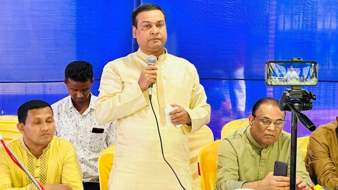 ফটিকছড়ির শাহনগরে স্থানীয় বিএনপি আয়োজিত ঈদ পুনর্মিলনী অনুষ্ঠানে কথা বলেন কাদের গনি চৌধুরী। ছবি : কালবেলা