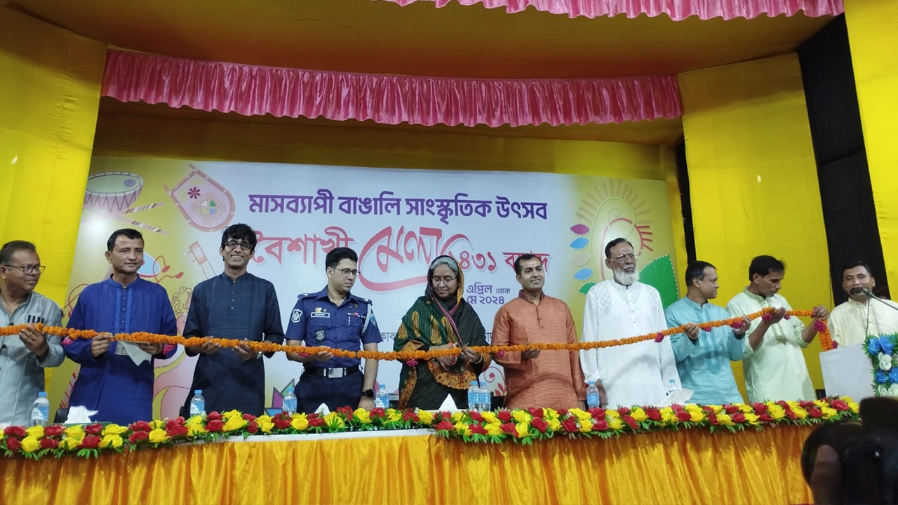 চাঁদপুরে সাংস্কৃতিক উৎসবের উদ্বোধন করেন সমাজকল্যাণমন্ত্রী ডা. দীপু মনি। ছবি : কালবেলা
