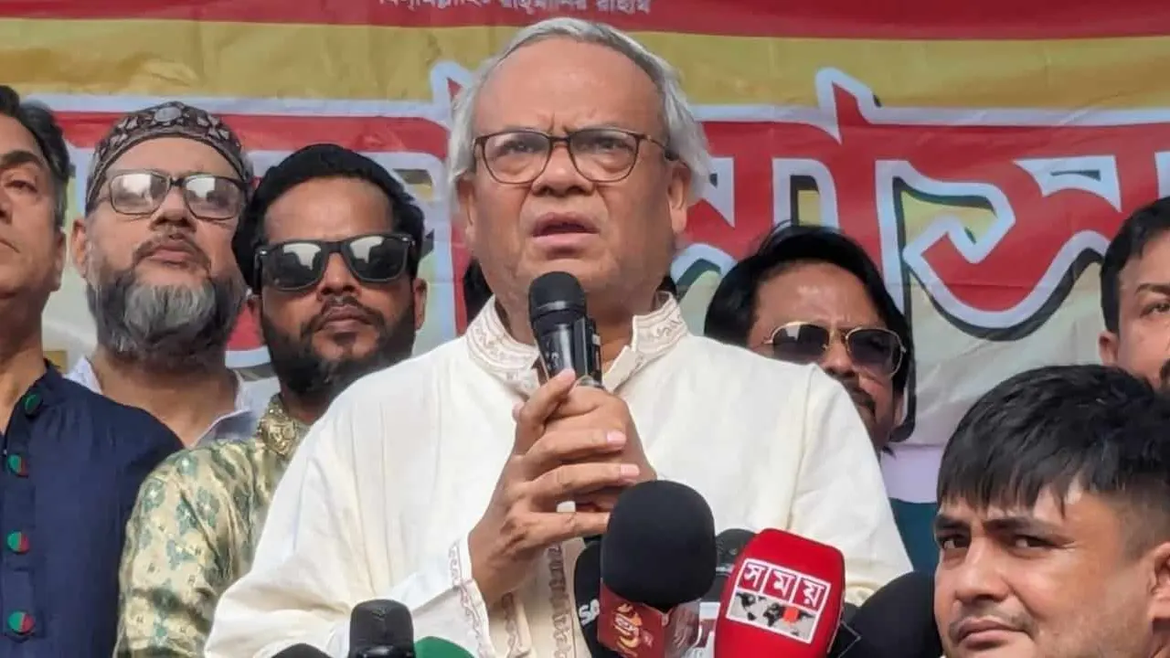 বিএনপির কেন্দ্রীয় কার্যালয়ের সামনে জাসাসের বর্ষবরণ অনুষ্ঠানে যুগ্ম মহাসচিব রুহুল কবির রিজভী। ছবি : কালবেলা