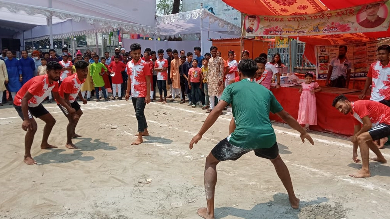 নববর্ষে হাডুডু খেলায় মেতেছে শরীয়তপুরবাসী। ছবি : কালবেলা