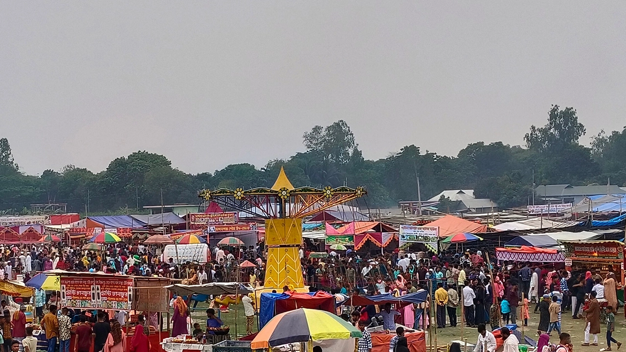 জামালপুরের মাদারগঞ্জে জমে উঠেছে ৭ দিনব্যাপী মেলা। ছবি : কালবেলা