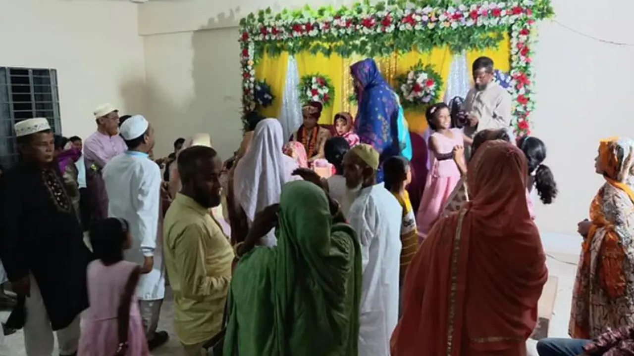 বিরামপুর মহিলা কলেজে বিয়ের অনুষ্ঠান। ছবি : কালবেলা