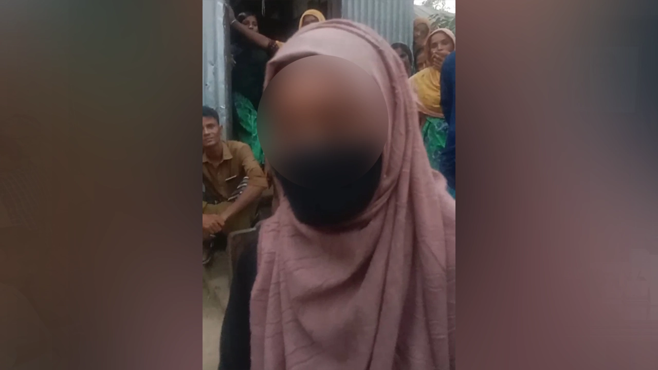 স্ত্রীর দাবিতে অনশনরত কিশোরী। ছবি : কালবেলা