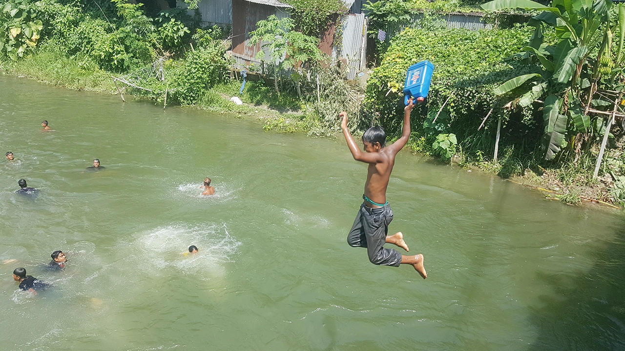 গরমে পুড়ছে সিরাজগঞ্জ। ছবি : কালবেলা