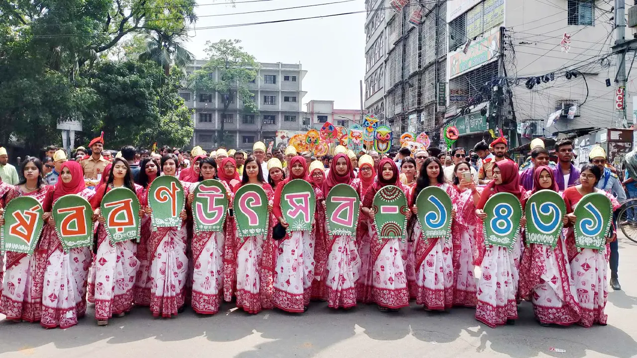 জগন্নাথ বিশ্ববিদ্যালয়ে বর্ণিল শোভাযাত্রার মাধ্যমে উদযাপিত হলো বাংলা নববর্ষ। ছবি : কালবেলা