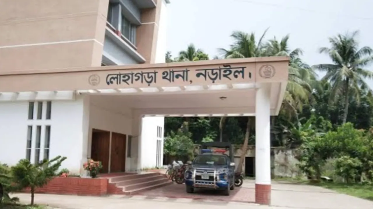 কুপিয়ে জখম ৩