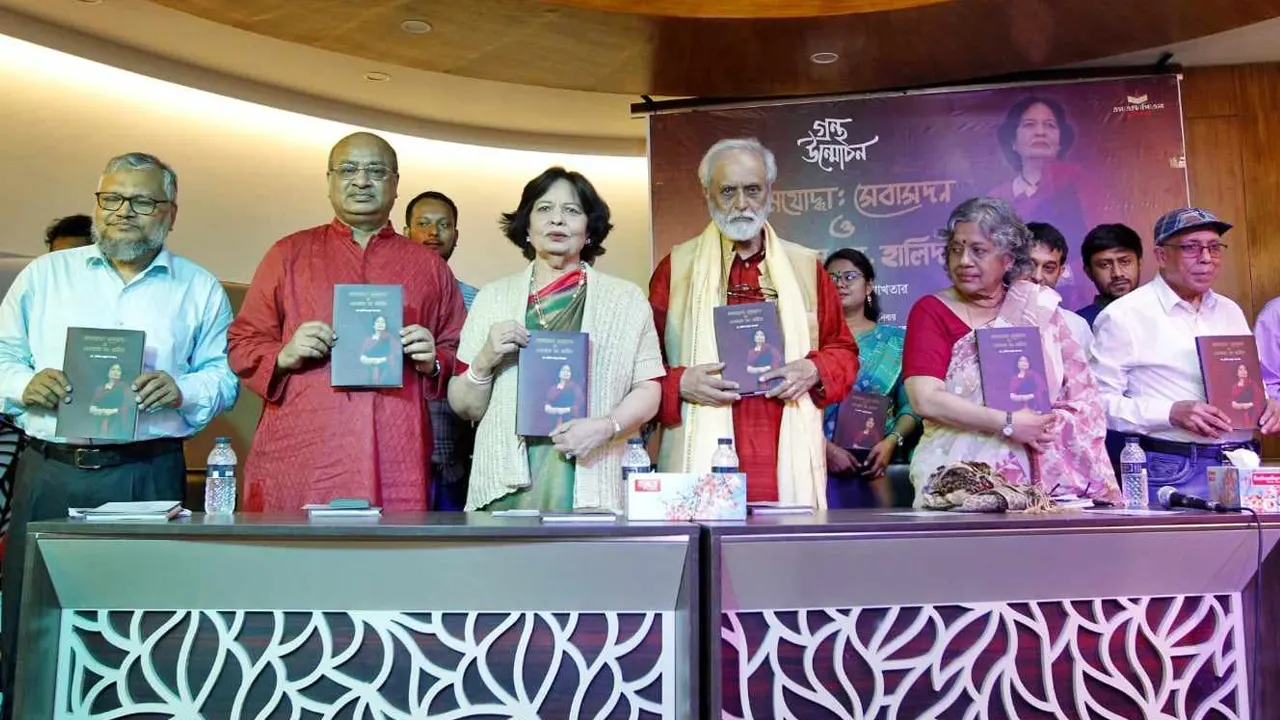 ‘সম্ভ্রমযোদ্ধাঃ সেবাসদন ও একজন ডা. হালিদা’ বইয়ের মোড়ক উন্মোচন অনুষ্ঠান। ছবি : কালবেলা