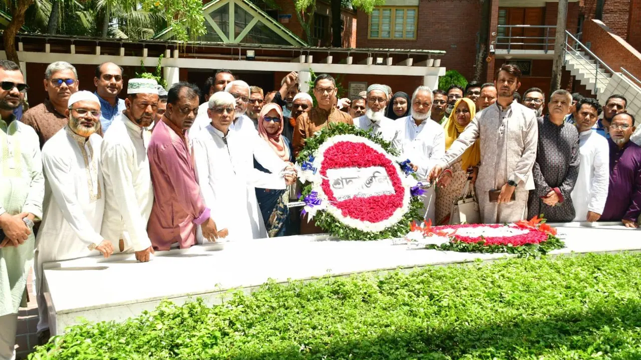 বঙ্গবন্ধুর সমাধিতে পুষ্পস্তবক অর্পণের মাধ্যমে শ্রদ্ধা নিবেদন করছেন আইসিবি ও বঙ্গবন্ধু পরিষদ সদস্যরা। ছবি : কালবেলা