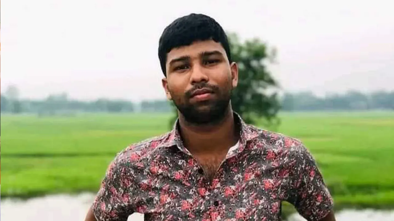 ভার্মি কম্পোস্ট সার উৎপাদন করে স্বাবলম্বী রাসেল প্রধান 
