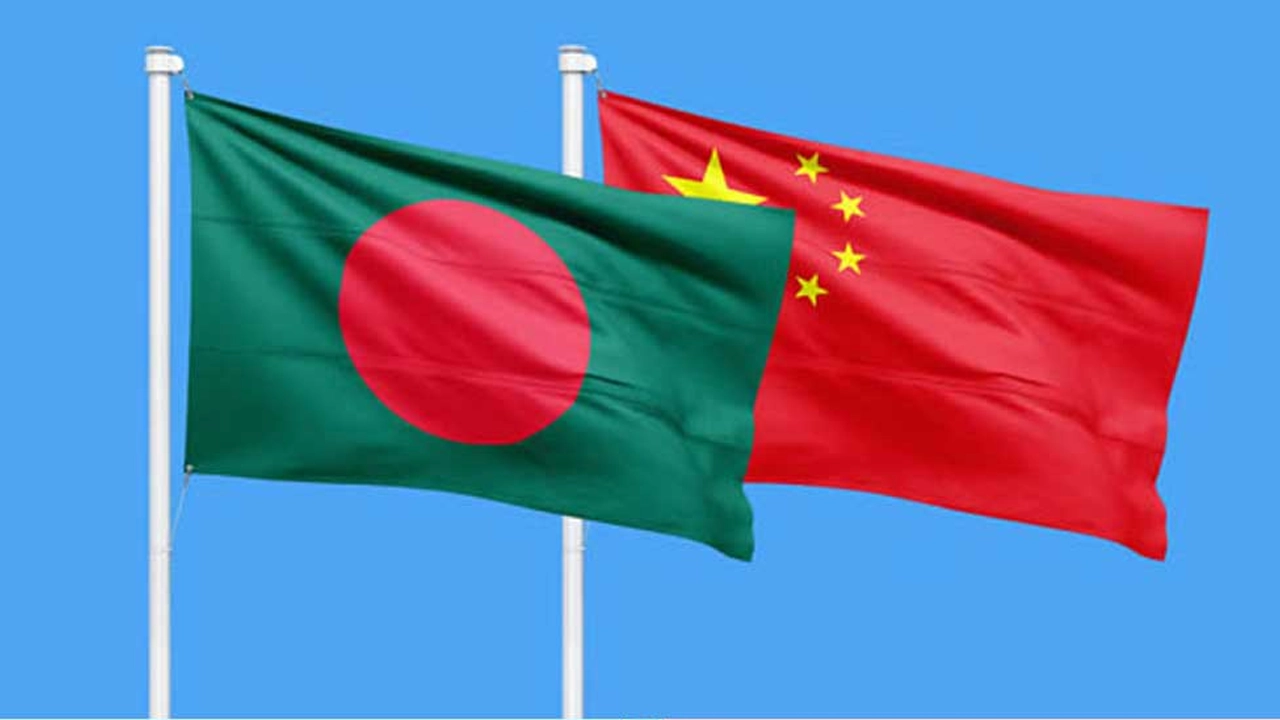 বাংলাদেশ ও চীনের পতাকা। পুরোনো ছবি