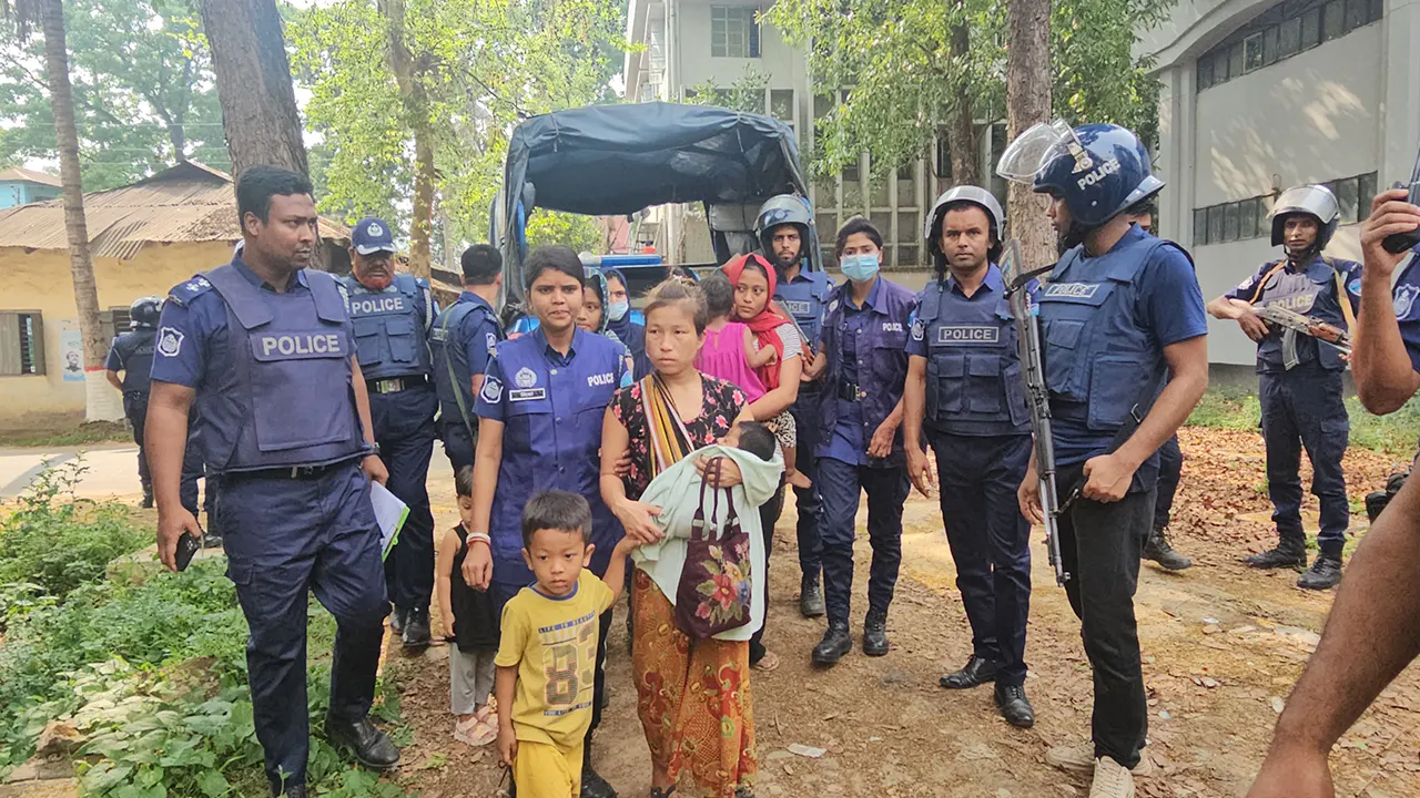 আটককৃত আসামিরা। ছবি : কালবেলা