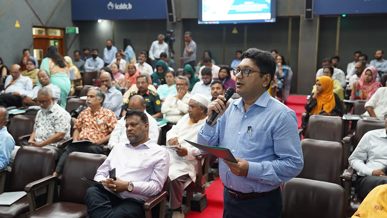 ঢাকাস্থ আইসিডিডিআর,বি সাসাকাওয়ার এক সেমিনার। ছবি : কালবেলা