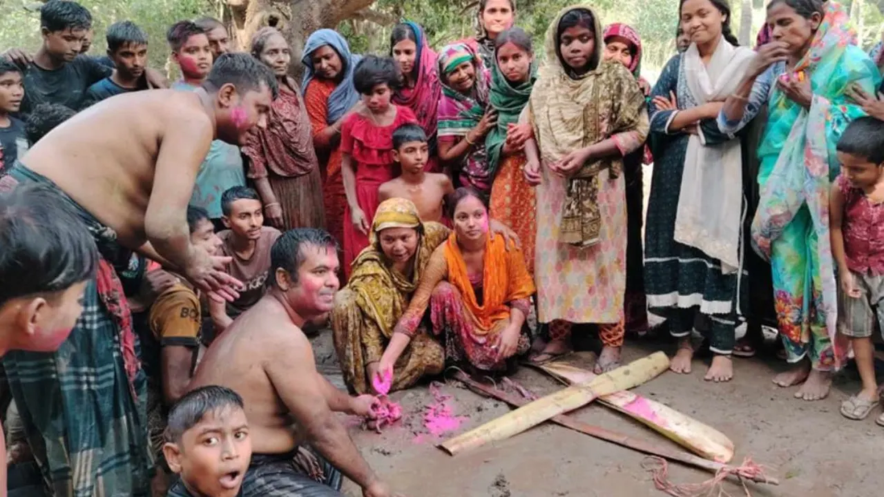 বৃষ্টির আশায় ব্যাঙের বিয়ে। পুরোনো ছবি