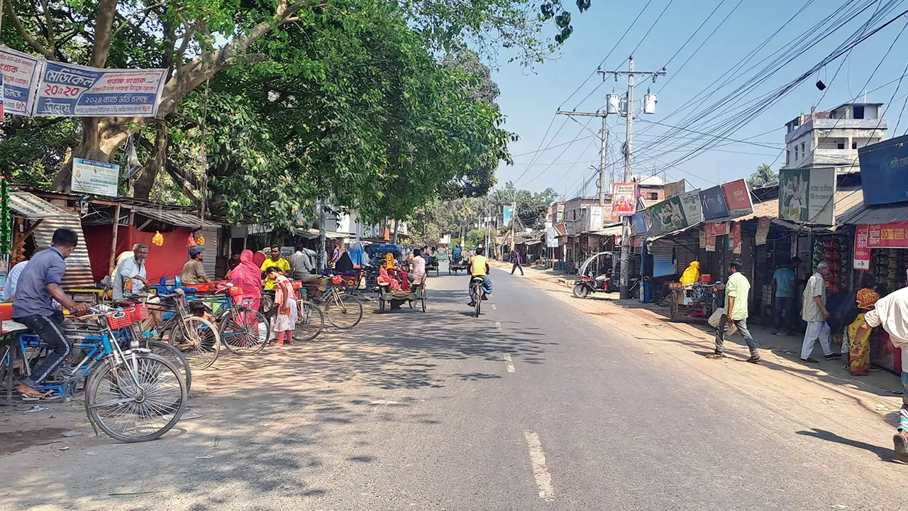 তীব্র তাপপ্রবাহে রাস্তাঘাট ফাঁকা। ছবি : কালবেলা