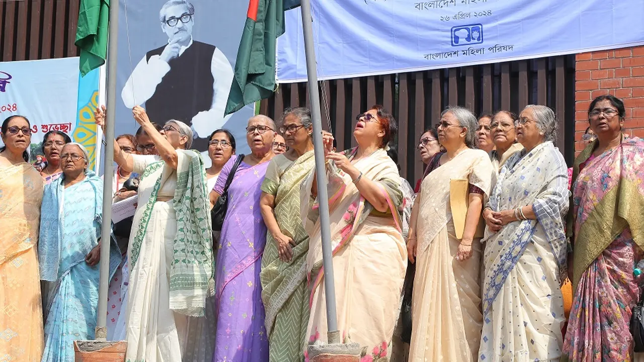 বাংলাদেশ মহিলা পরিষদের জাতীয় পরিষদ সভা-২০২৪ এর উদ্বোধন অনুষ্ঠানে নেতৃবৃন্দ। ছবি : কালবেলা