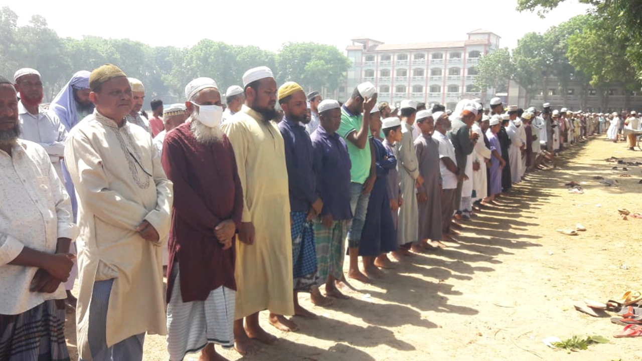ঠাকুরগাঁওয়ের রাণীশংকৈলে ইস্তিস্কার নামাজ আদায়। ছবি : কালবেলা