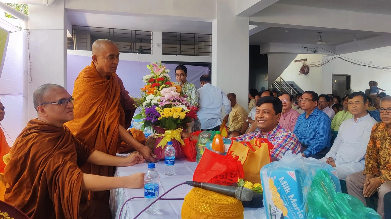 বাসাবোতে অনুষ্ঠিত হলো অষ্ট-পরিষ্কারসহ সংঘদান, সূত্রপাঠ ও জ্ঞাতি ভোজন। ছবি : সংগৃহীত