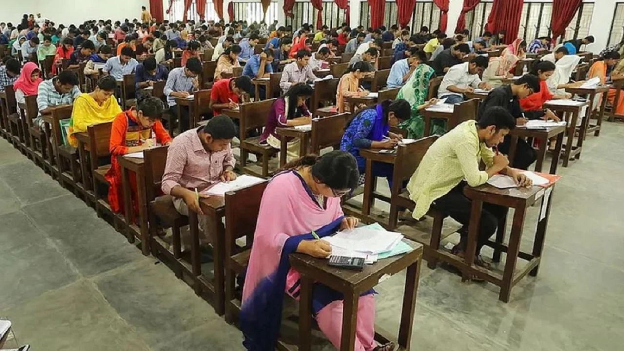 আজ থেকে গুচ্ছভুক্ত ২৪টি বিশ্ববিদ্যালয়ে ২০২৩-২৪ শিক্ষাবর্ষের ভর্তি পরীক্ষা শুরু হতে যাচ্ছে। পুরোনো ছবি