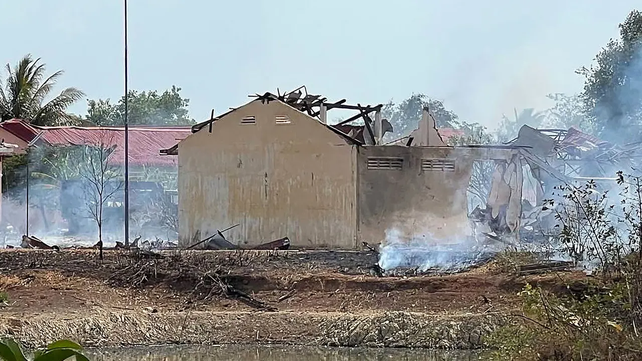 বিস্ফোরণে ক্ষতিগ্রস্ত ঘাঁটি। ছবি : সংগৃহীত