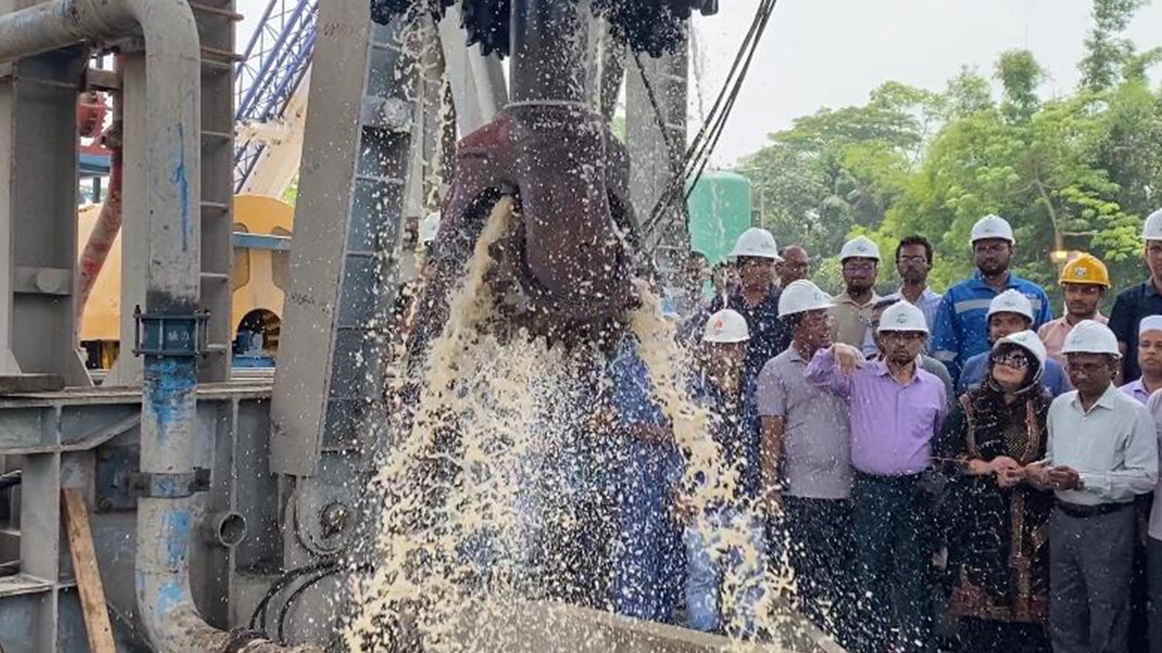 নোয়াখালীর সোনাইমুড়ীতে গ্যাসকূপের সন্ধান। ছবি : কালবেলা