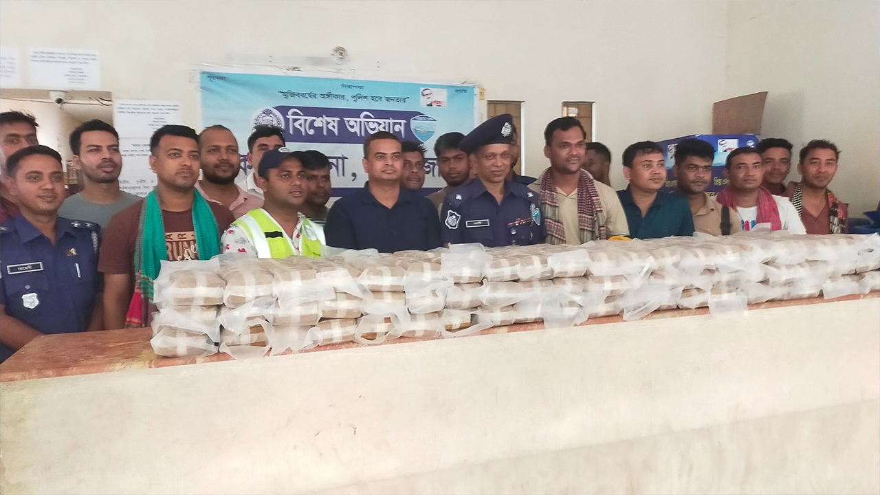 চকরিয়ায় ১২ লাখ ৫০ হাজার পিস ইয়াবা উদ্ধার করেছে পুলিশ। ছবি : কালবেলা