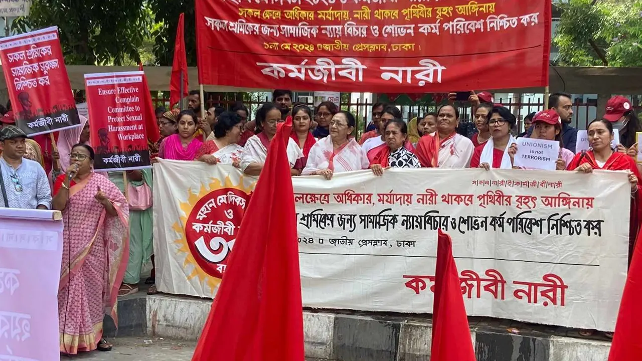 জাতীয় প্রেস ক্লাব চত্বরে কর্মজীবী নারীর ৩৩তম প্রতিষ্ঠাবার্ষিকী উদযাপন। ছবি : কালবেলা