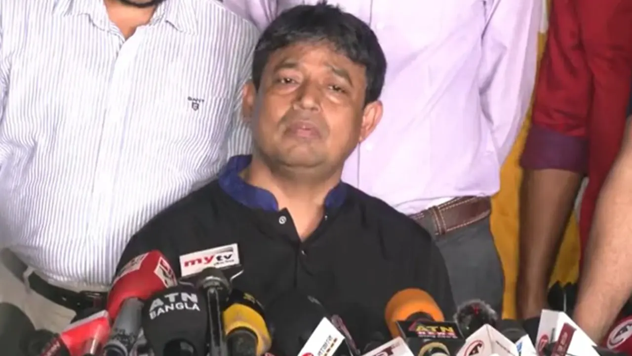 সংবাদ সম্মেলনে ডিবিপ্রধান মোহাম্মদ হারুন অর রশীদ। ছবি : সংগৃহীত