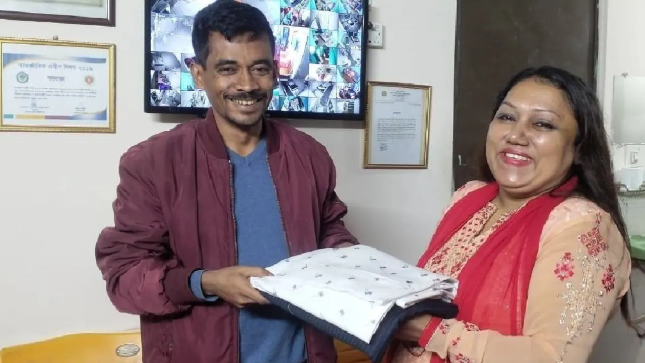 বাঁ থেকে মিল্টন সমাদ্দার ও তার স্ত্রী মিতু হালদার। ছবি : মিল্টন সমাদ্দারের ফেসবুক থেকে